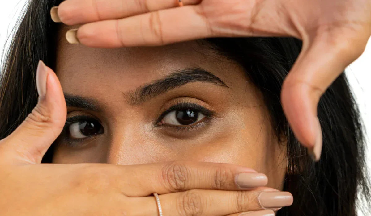 Step by step guide showing how to apply kajal easily for beginners without smudging