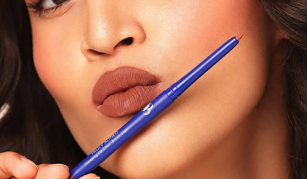 Step by step guide showing how to apply lip liner for perfect and long-lasting lips