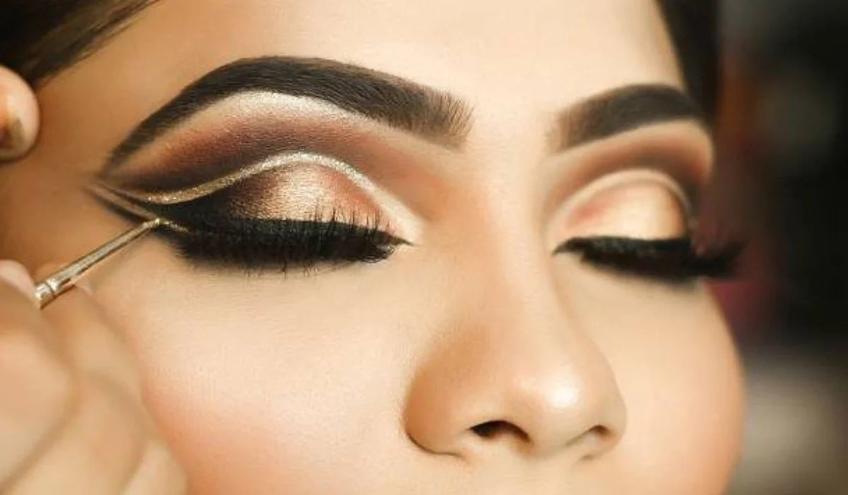 Step-by-step cut crease eye makeup tutorial for perfect eye look